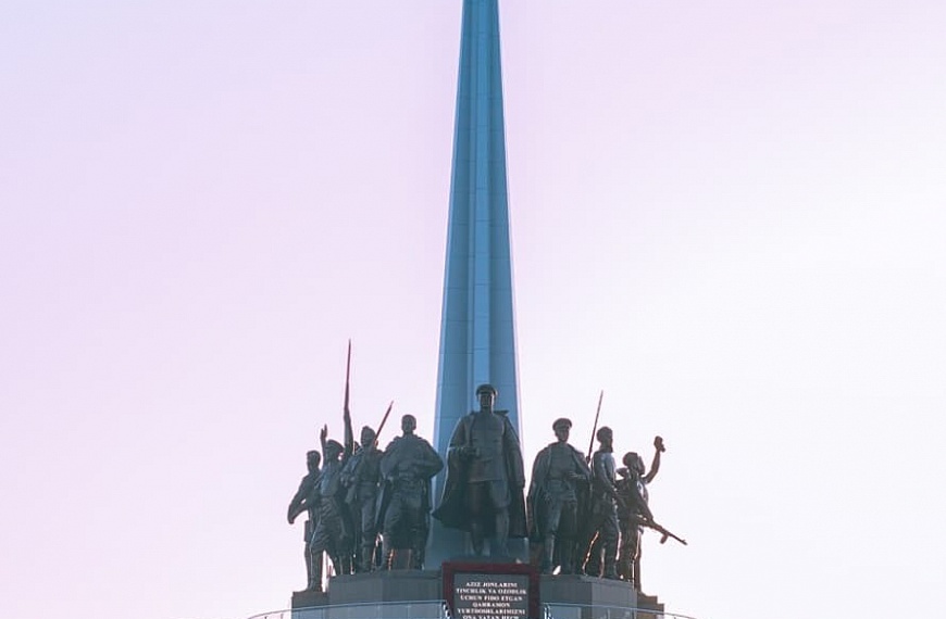 Стела и музей в Парке Победы в Ташкенте (Узбекистан)
